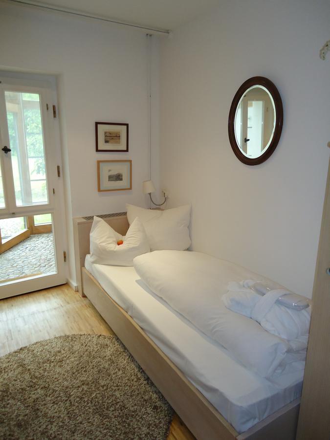 Seehotel Am Neuklostersee Exterior photo